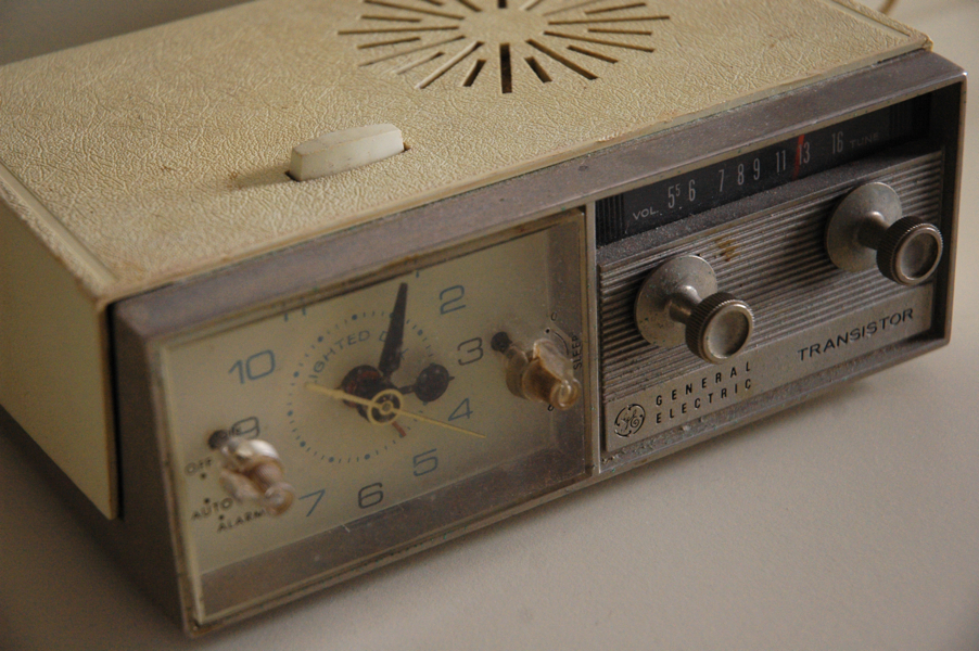vintage clock radio