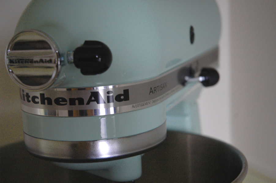 kitchen aid mixer in pistachio