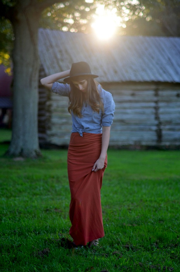 How to wear a maxi skirt for fall