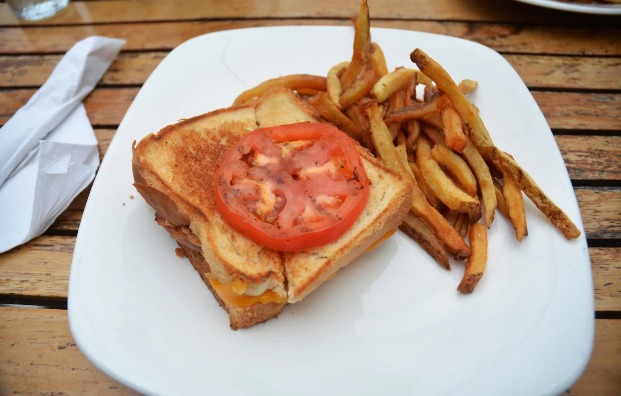 Fine and Feathered - Philadelphia Guide Revolution House