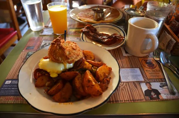 Honeys sit and eat Philadelphia - Fine and Feathered blog