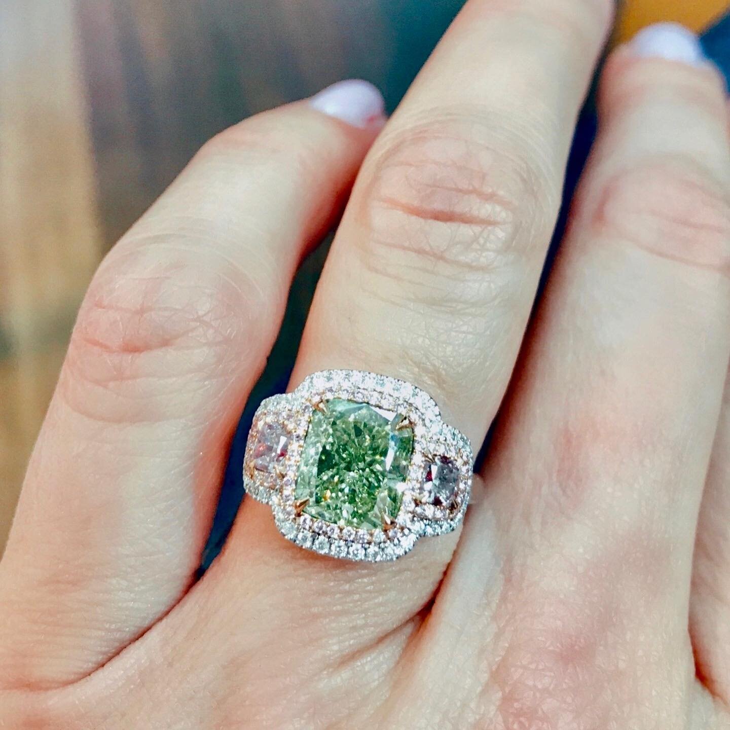 I do find green diamonds fascinating ever since I saw pictures and heard about the Dresden Green, the largest green diamond in the world at 41 carats.
⠀⠀⠀⠀⠀⠀⠀⠀⠀
Besides the blue Hope diamond, it is the second most famous coloured diamond. 
⠀⠀⠀⠀⠀⠀⠀⠀⠀

