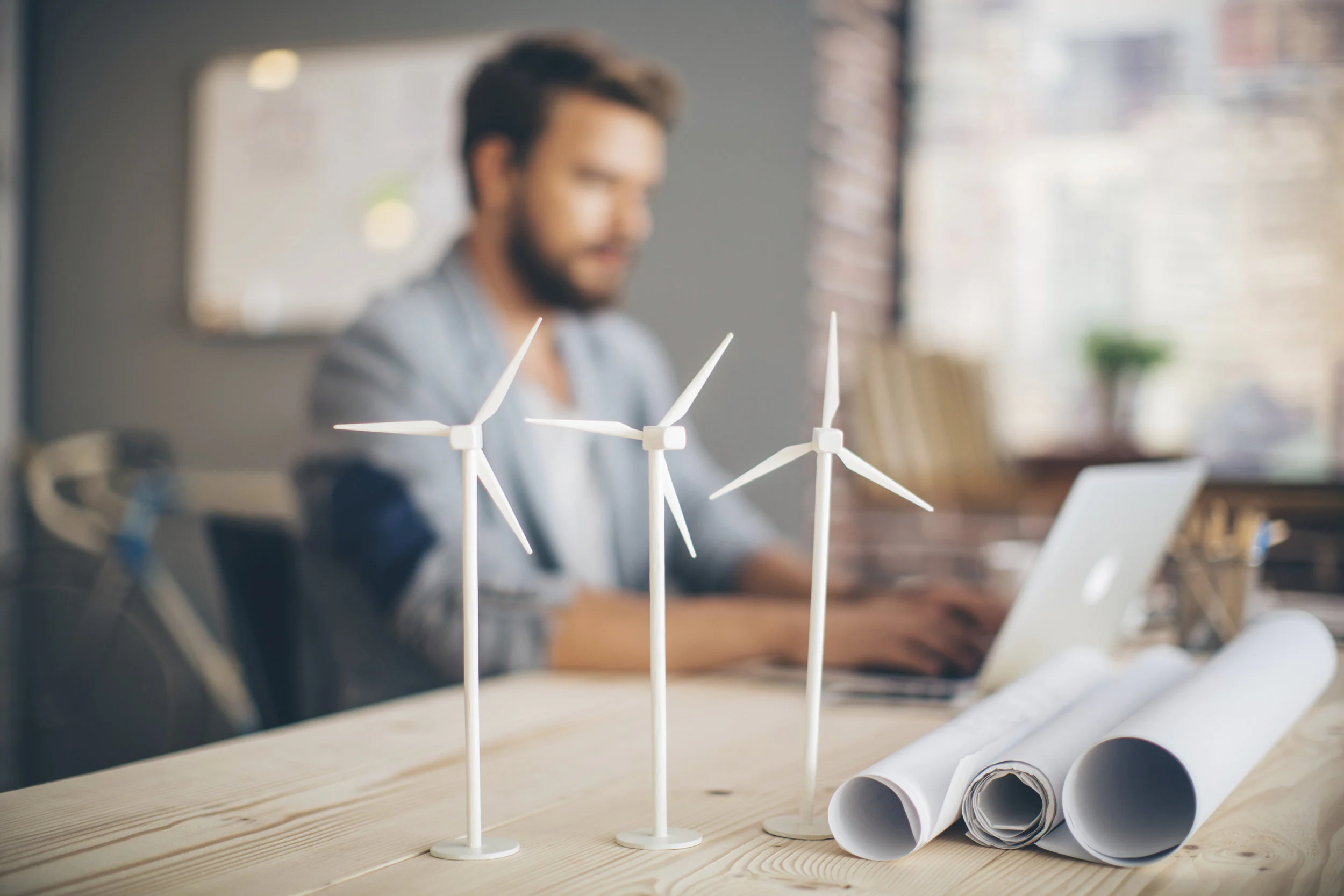 iStock_000075986131_XXXLargeWindTurbine.jpg
