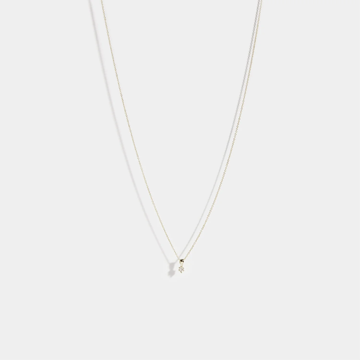 Simple diamond necklace