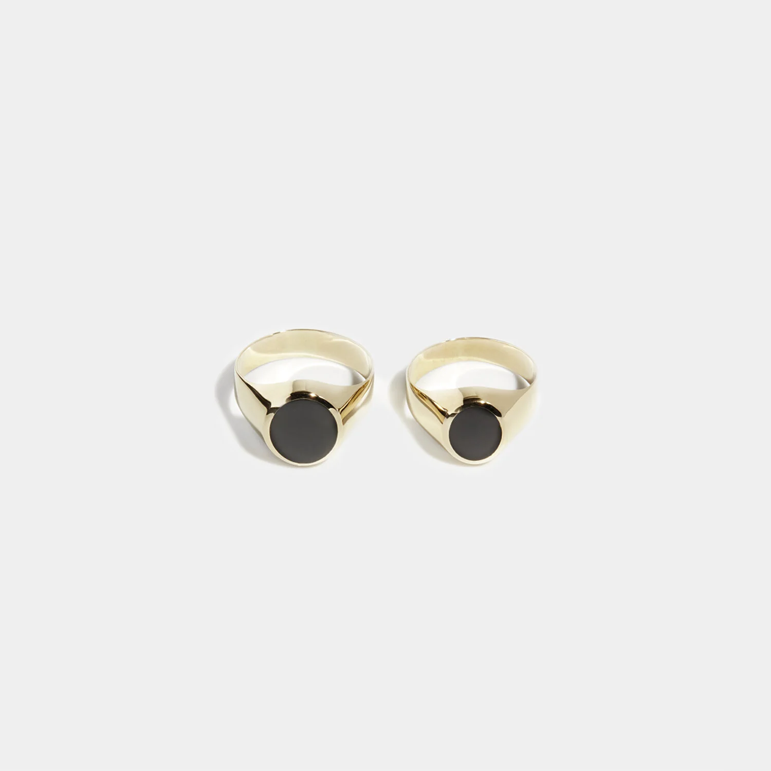 OVAL ONYX SIGNET RING (NO.I, NO.II).jpg