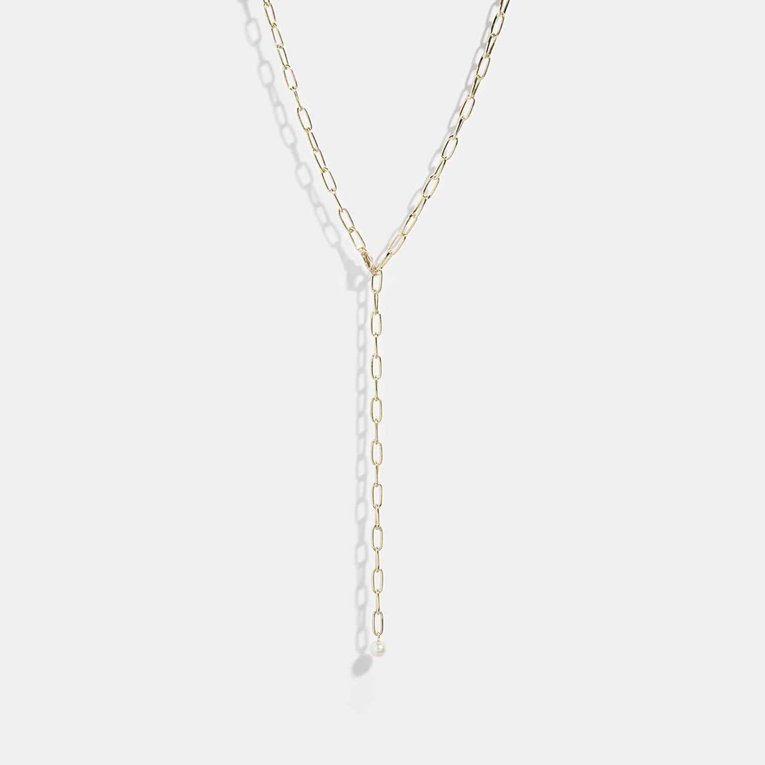 Dropped pearl necklace gold