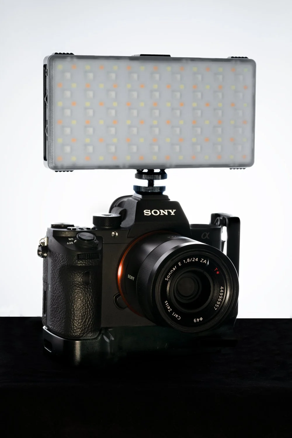 HumanCharger Black 新品未開封 ブライトライトセラピー Jay Juliano Takes Chroma CL33RGB and CL36RGB Lights for a Spin