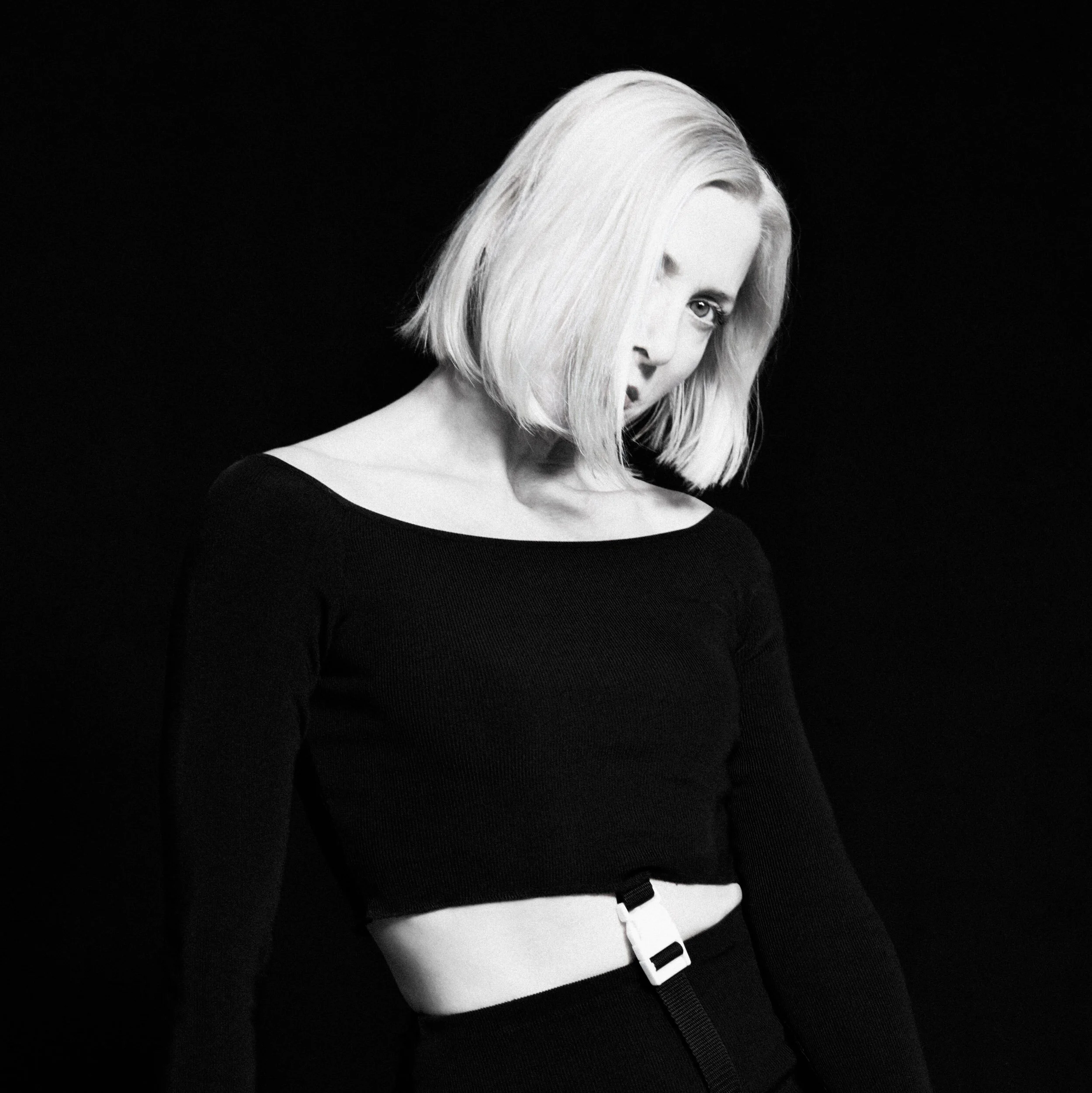 SR_EllenAllien_04_BW_Crop_web.jpg