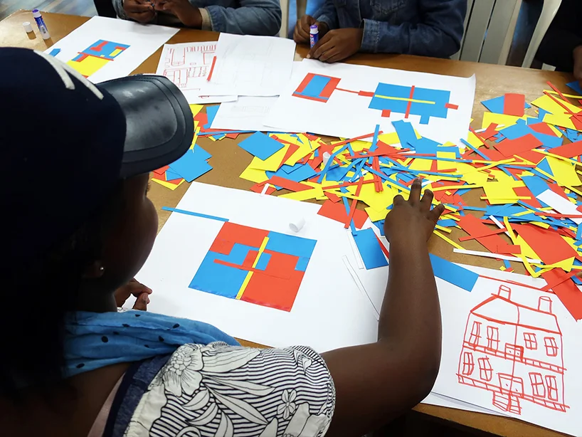 Workshop : Students working independently to create singular artworks referring to the buildings of Observatory, based on their freehand drawings.