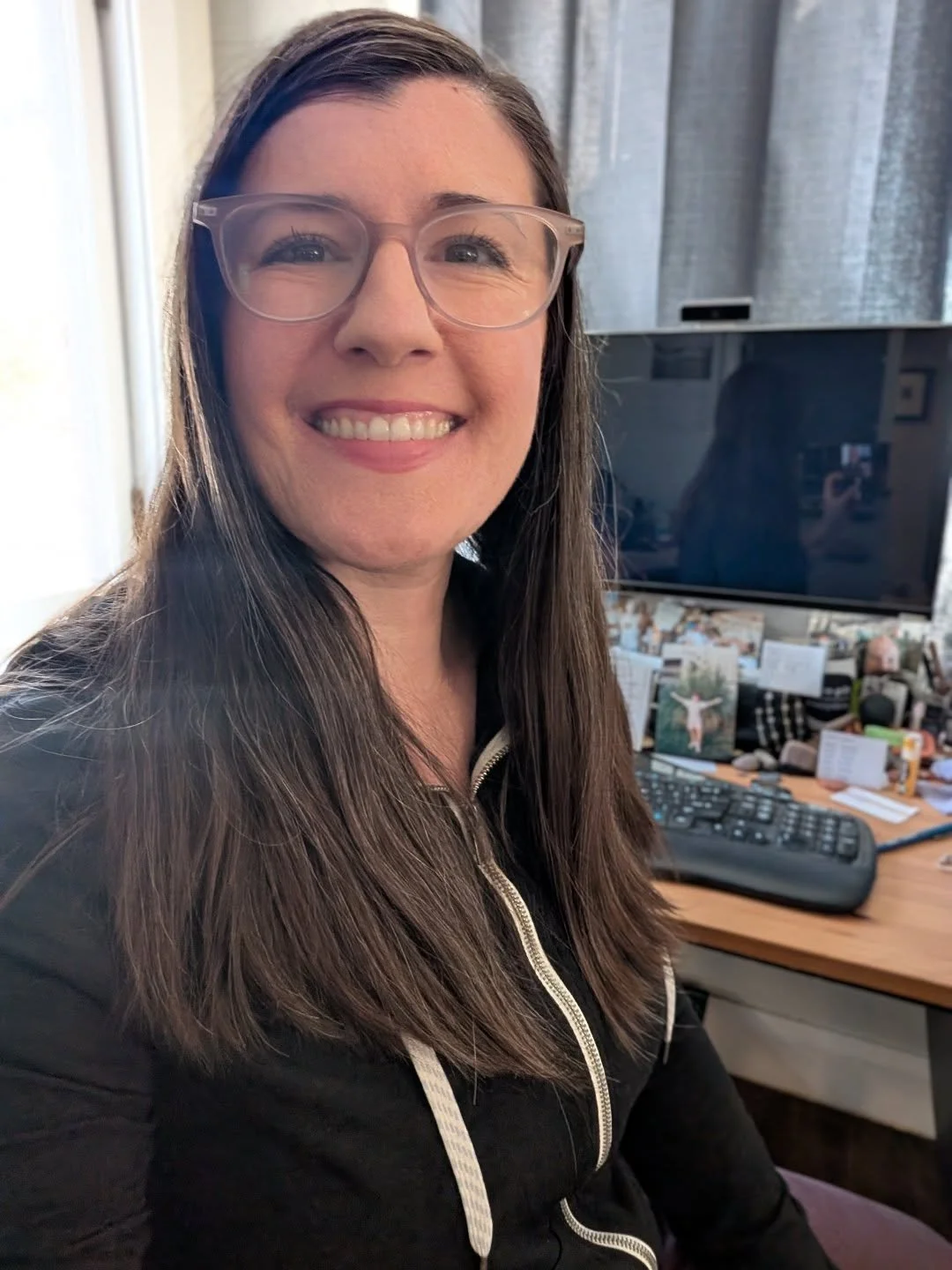 What makes me happy? 

Checking in with a woman I know is writing a book and hearing that she's made progress on the manuscript. 😍🔥

Or that she's ready to hire some professional help with the book.

Hearing things like: 
"I don't want to writ