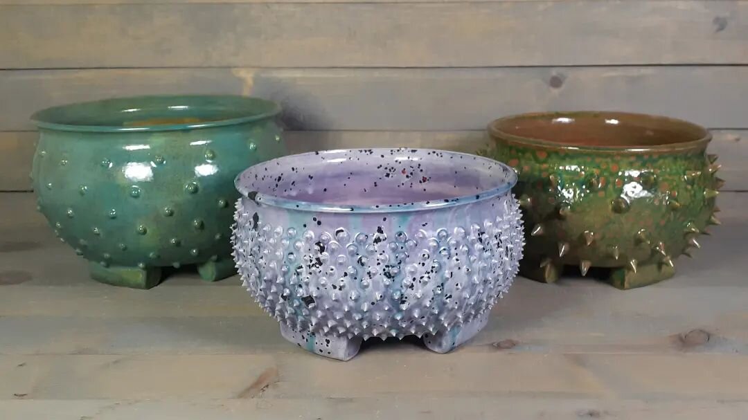 A few more bonsai pots from the last firing, I love these glaze combinations!
 All of my bonsai pots have a drainage hole and wire holes 😁

#jmnpottery #bonsaipots #handmadeceramics #plantsarelife #cactuspot #succulentplanter