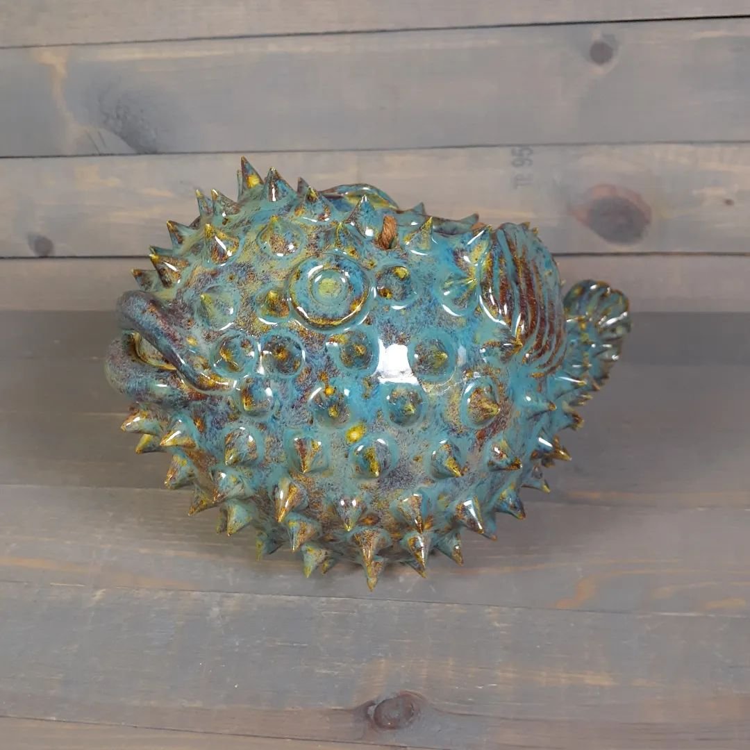 I just unloaded the kiln and this guy is definitely the MVP 👑 
Puffer Fish hanging planter, heading to my Etsy shop soon!

#jmnpottery #hangingpots #pufferfish #handmadeceramics #ceramicplanter #ceramicfish #etsyshop #succulentpots