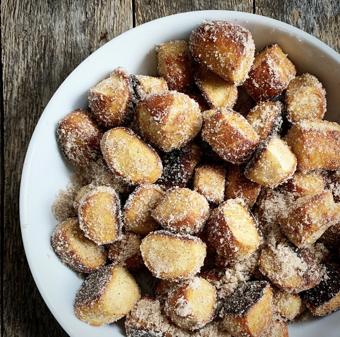 CINNAMON SUGAR PRETZEL BITES