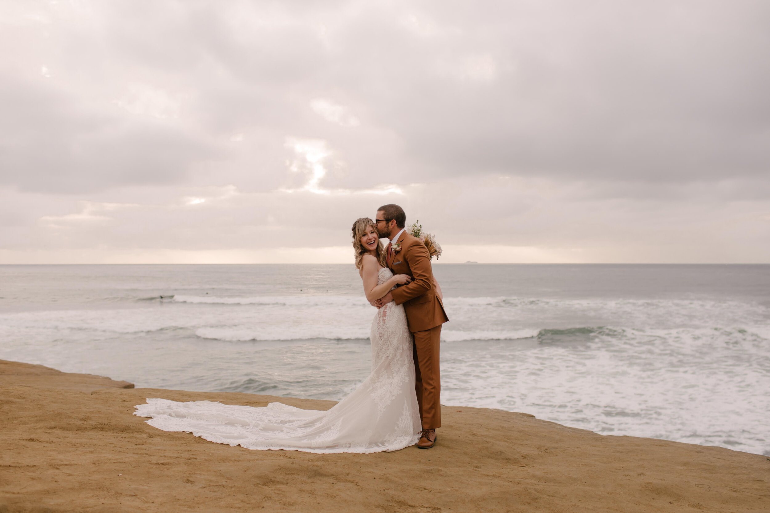 sunset-cliffs-san-diego-boho-styled-wedding-california-elopement-intimate-candid-ocean-beach-socal-photographer-9.jpg
