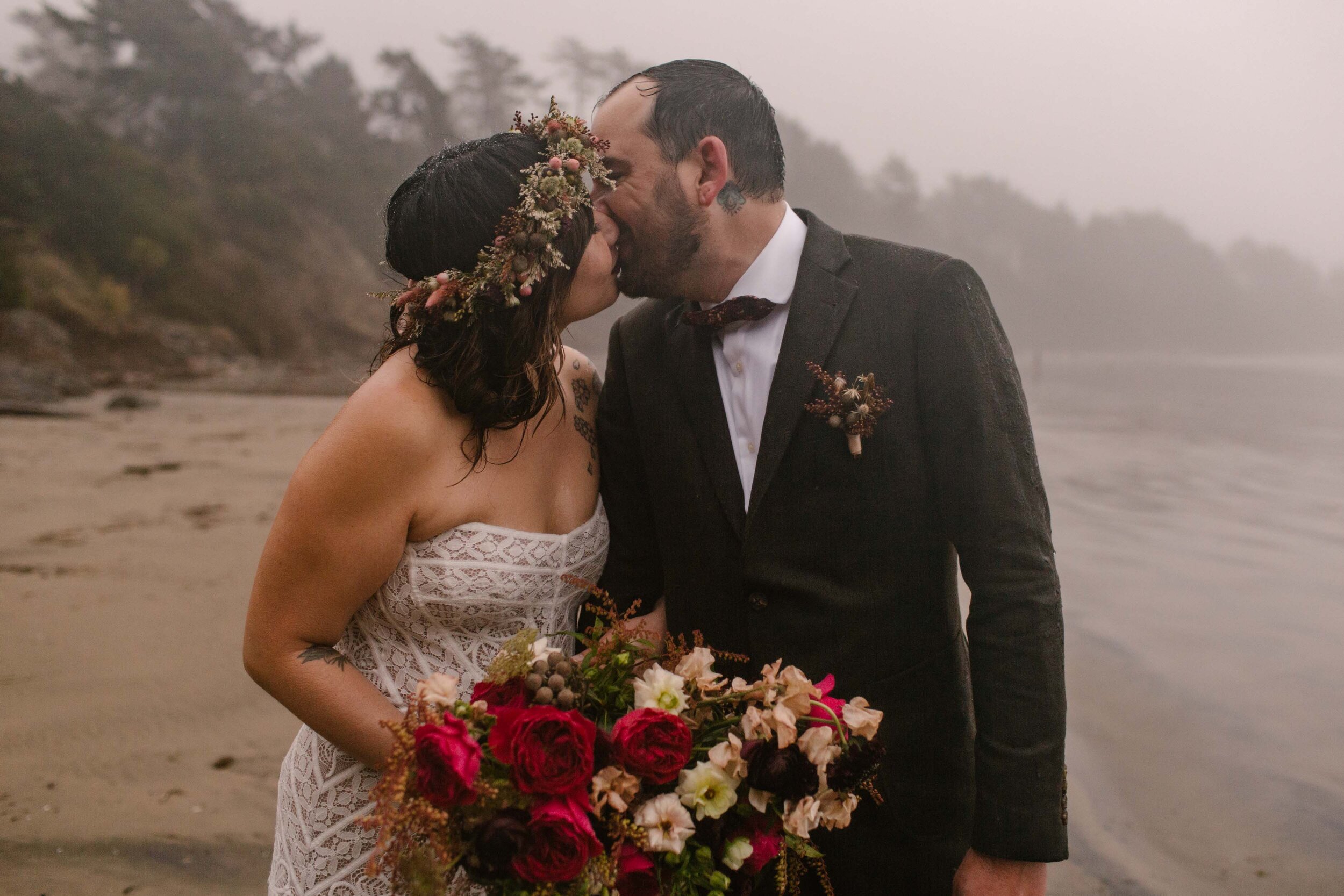 otter-rock-oregon-california-wedding-elopement-san-diego-dark-moody-pnw-photographer-30.jpg