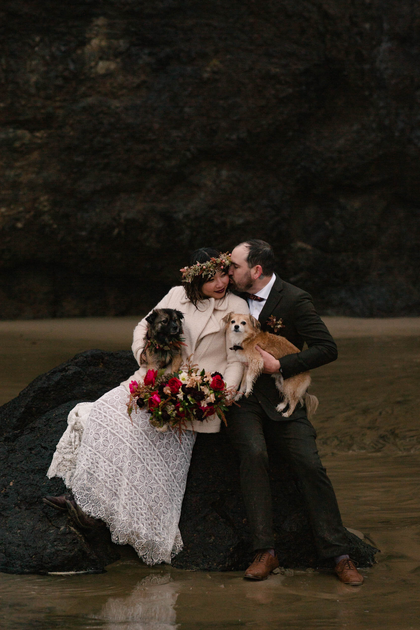 otter-rock-oregon-california-wedding-elopement-san-diego-dark-moody-pnw-photographer-33.jpg
