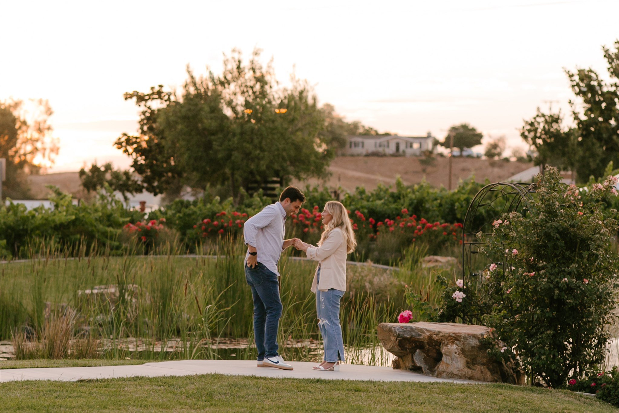 guy proposing to girl at temecula winery