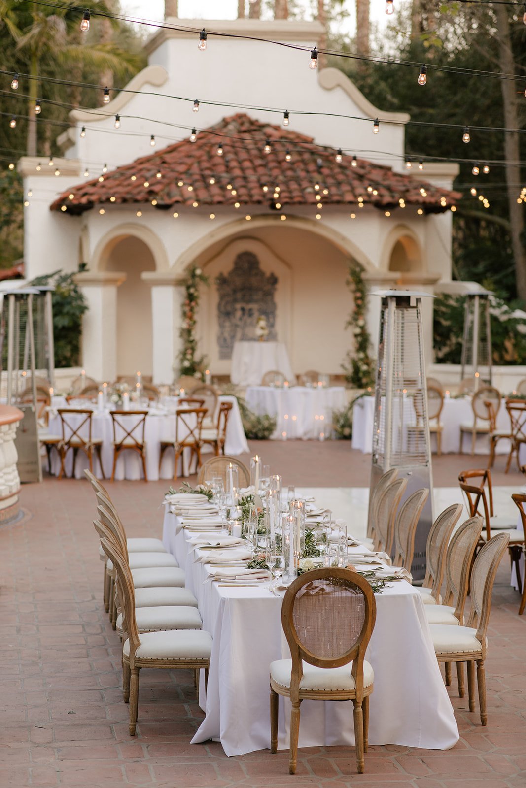 southern-california-wedding-venue-socal-spanish-style-ranchos-las-lomas-orange-county-venues-san-diego-modern-romantic-market-lights
