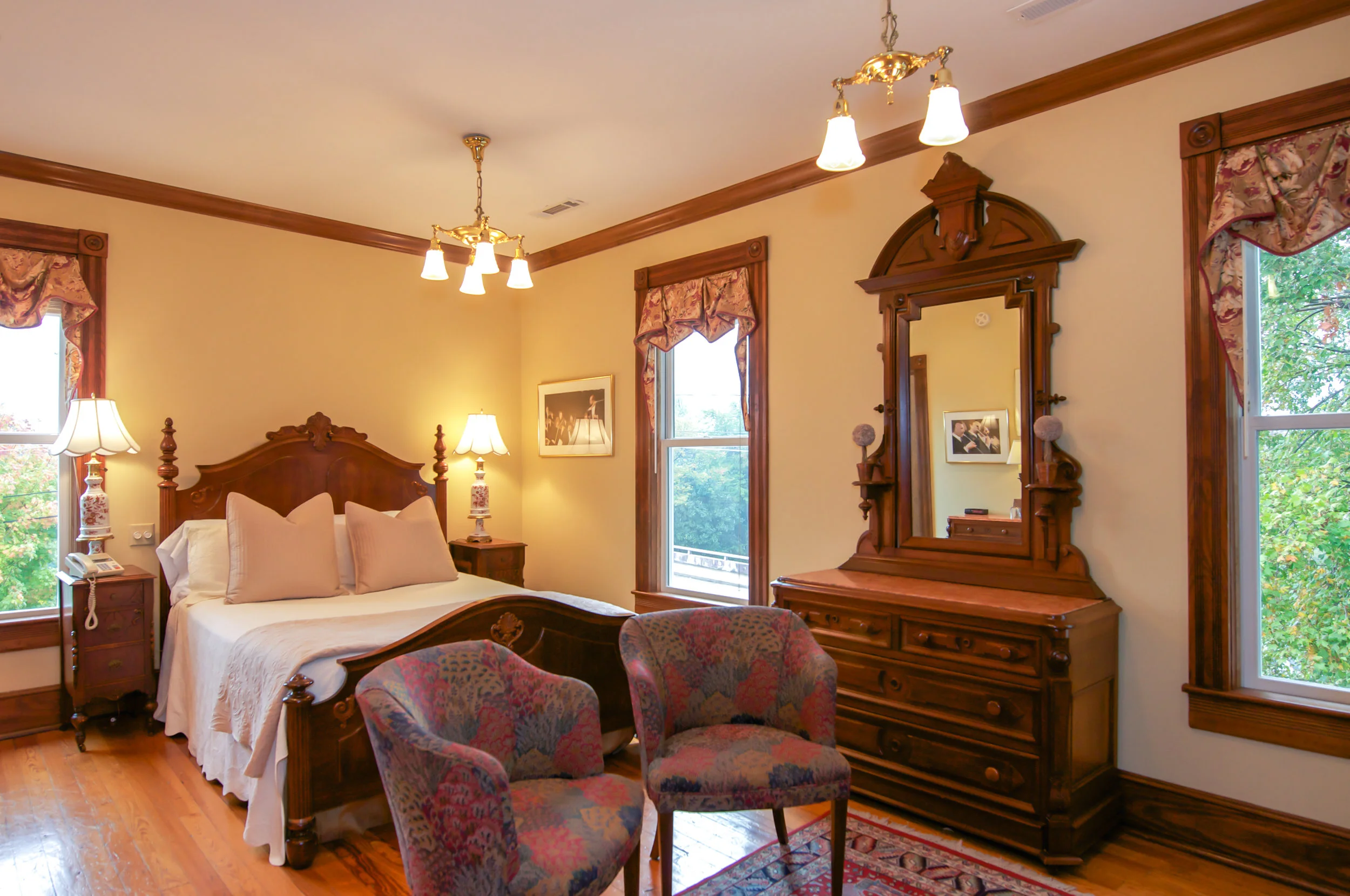 Mabelle Thompson Queen Suite - Thompson House