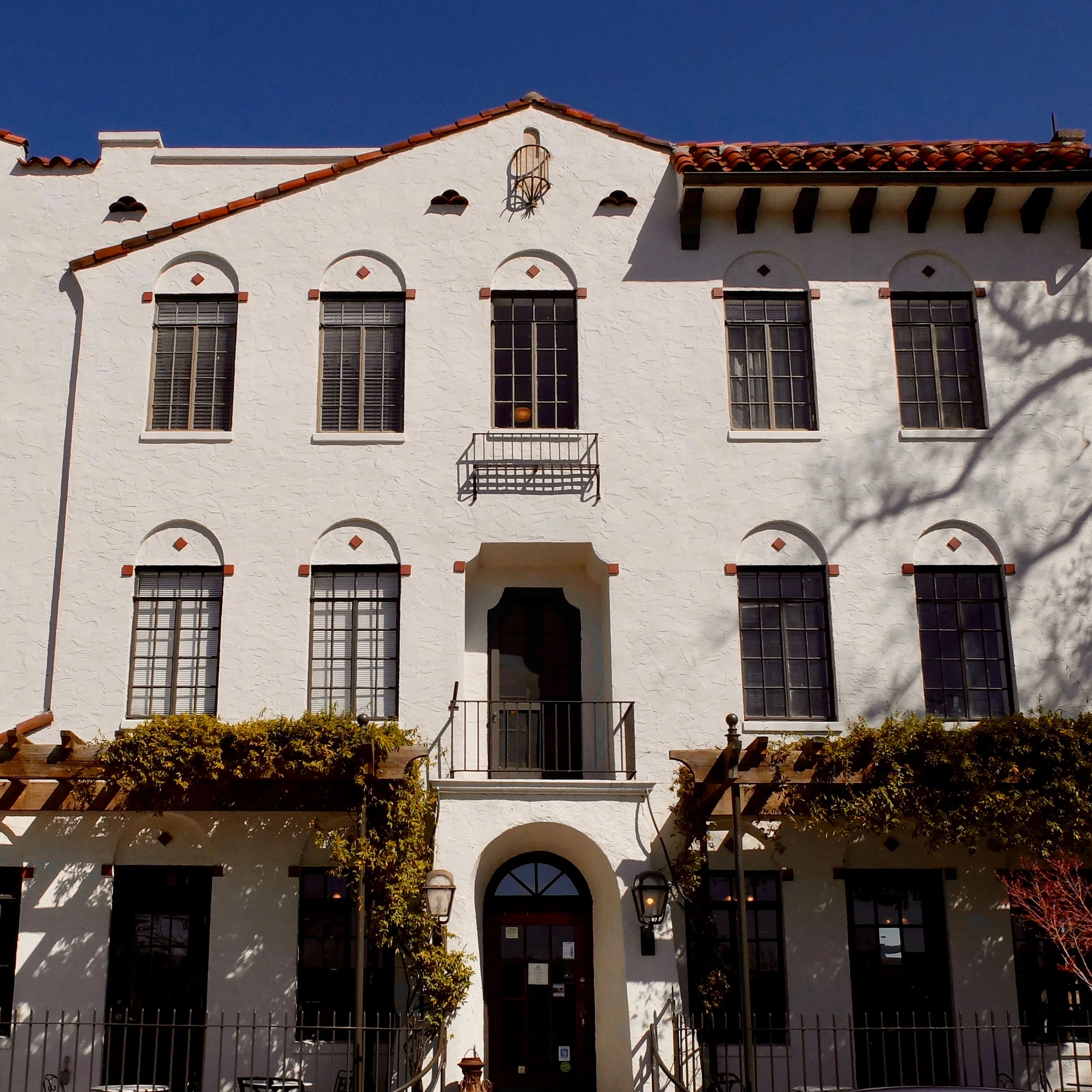 Rembrandts Coffee House Bluff View Art District