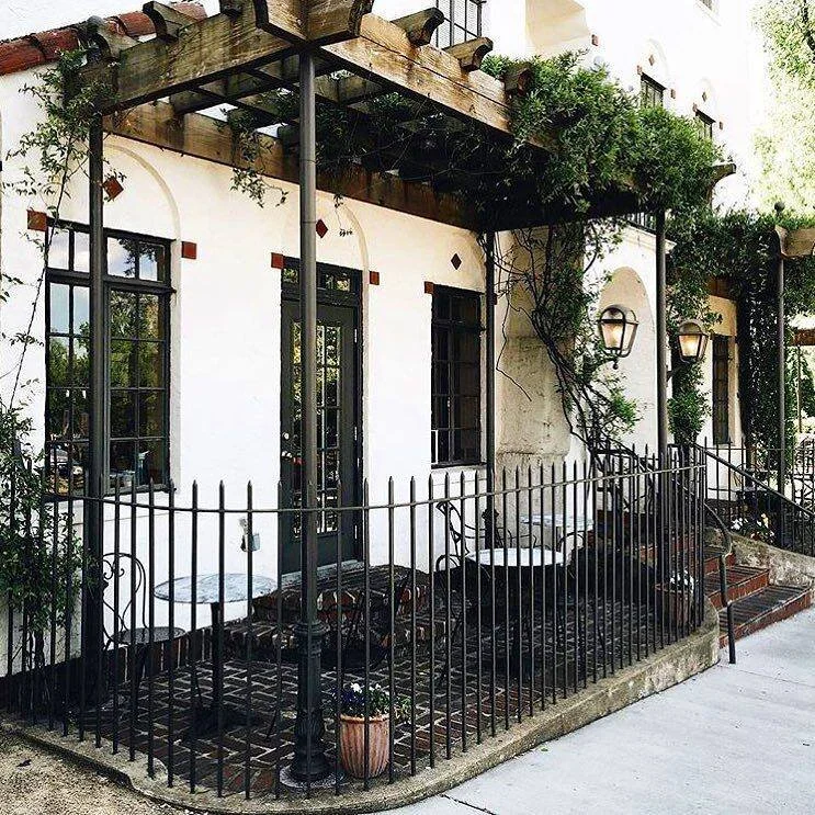 Rembrandts Exterior.jpg