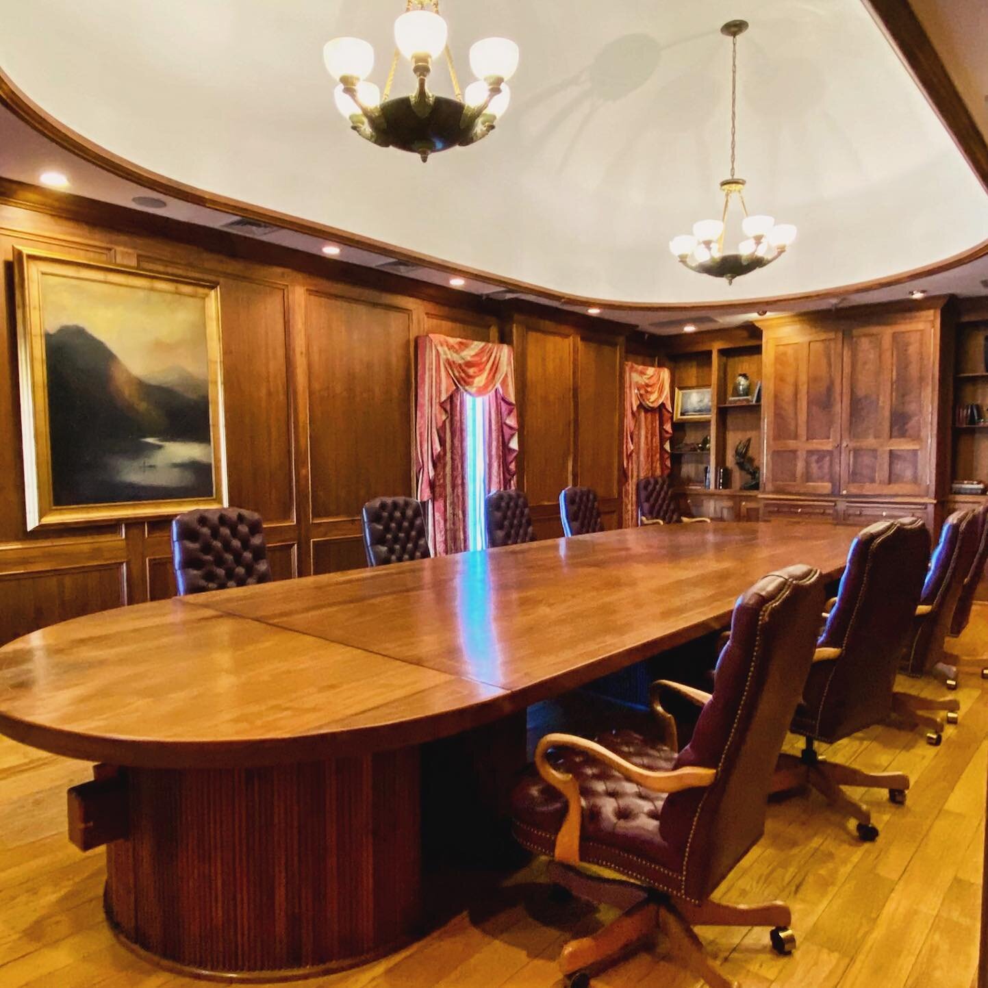 Take a peek inside the Island Room&hellip;

We can&rsquo;t imagine a more stately meeting space! A breathtaking solid cherry and satinwood conference table sits under a domed ceiling, evoking a strong and courtly ambience. Incredible mahogany panelin