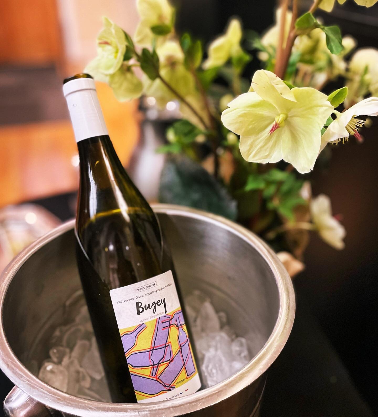 Vin, Vino, Wine&hellip;a lovely addition to any soir&eacute;e at @bluffviewartdistrict.🍷 In this case, we chose Yves Duport&rsquo;s Bugey Chardonnay to compliment a Wild Mushroom &amp; Ricotta Crostini at the @rivergallerychattanooga&rsquo;s recent 