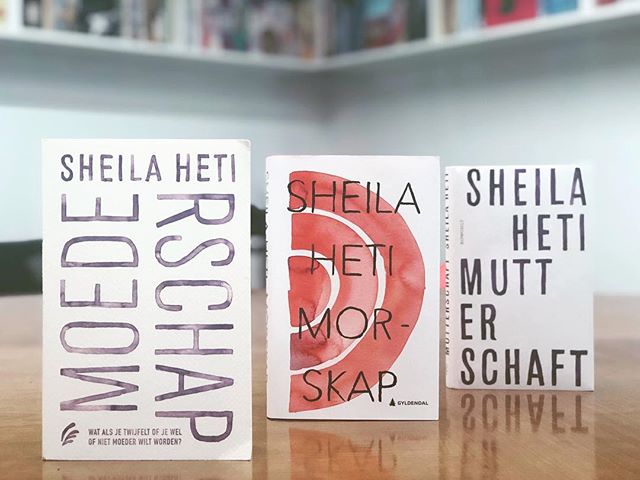 Happy #ForeignEditionFriday! Today we have the Dutch, Norwegian and German translations of Sheila Heti&rsquo;s MOTHERHOOD.  All three covers are the incredible work of Leanne Shapton! &bull;
&bull;
&bull;
#foreign #translation #german #norwegian #dut