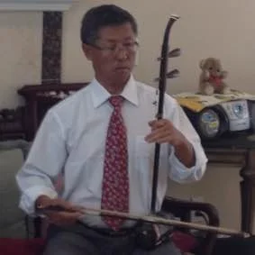 赵洪学 ( Remove ) 二胡演奏员。自幼学习二胡,音乐爱好者。曾参加梅拉诺文化演艺公司举办的 【 我们的年代 戏曲名家和那个年代的歌 】的大型演出活动。