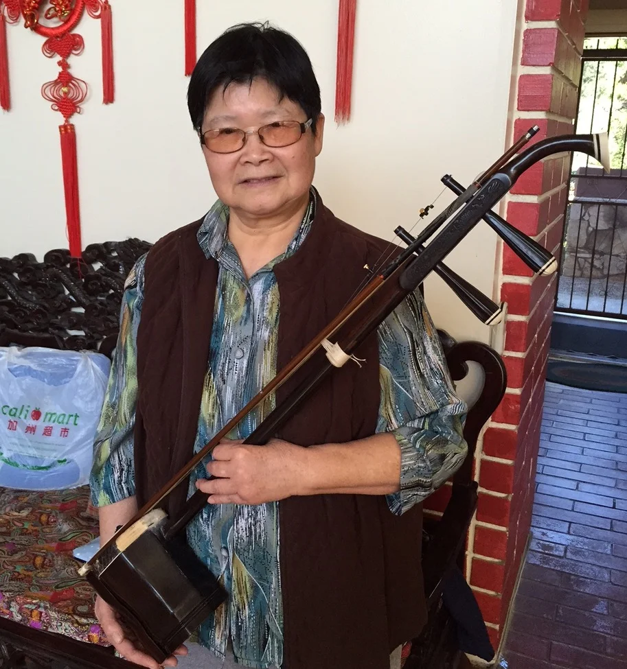 梁璐明(Remove ) 二胡演奏员。酷爱音乐,尤其喜爱中国民族乐器,擅长演奏二胡,中胡。 曾参加梅拉诺文化演艺公司举办的 【花好月圆 ii 】的大型演出活动。