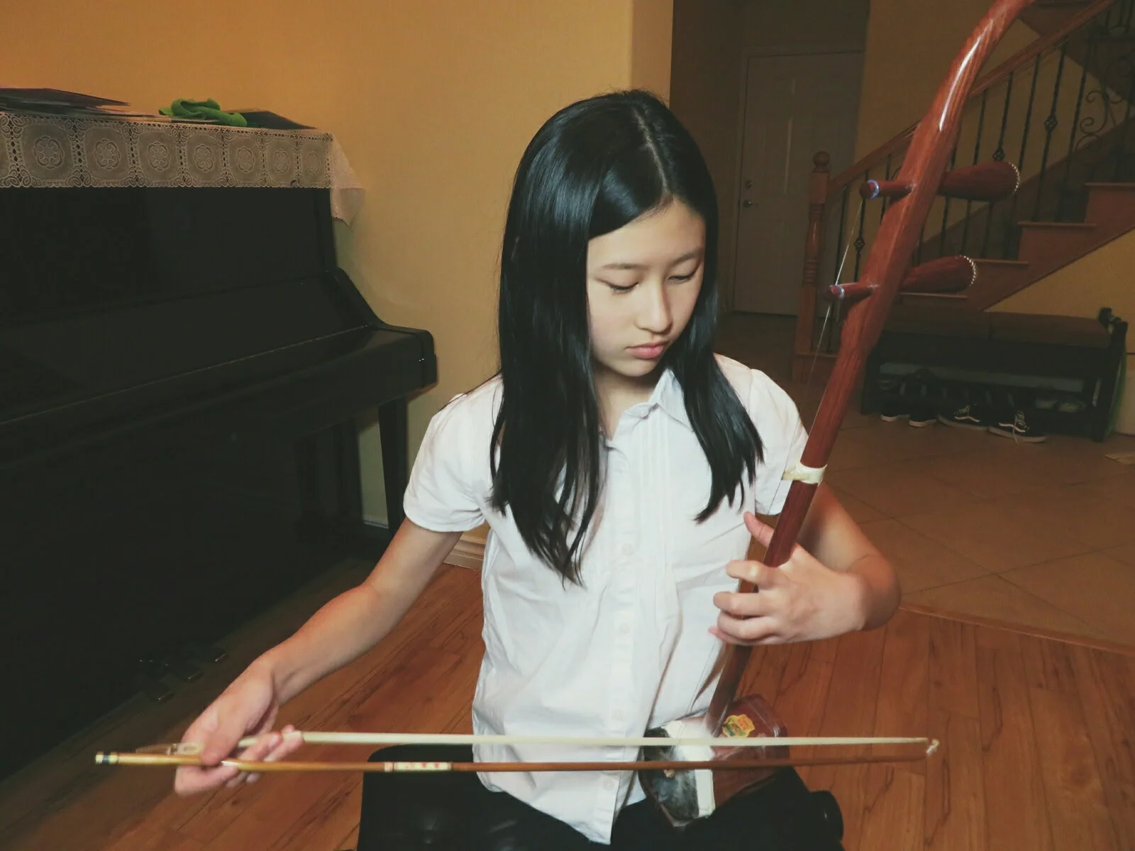 陈淑铃 Alison Chen 二胡演奏员。从小学习钢琴、二胡。师从二胡演奏家项勤老师。 曾参加梅拉诺文化演艺公司举办的 【花好月圆 ii 】【国乐盛典春雷动地】、【春之声】、【鹰飞龙腾新年新春】的大型演出活动。