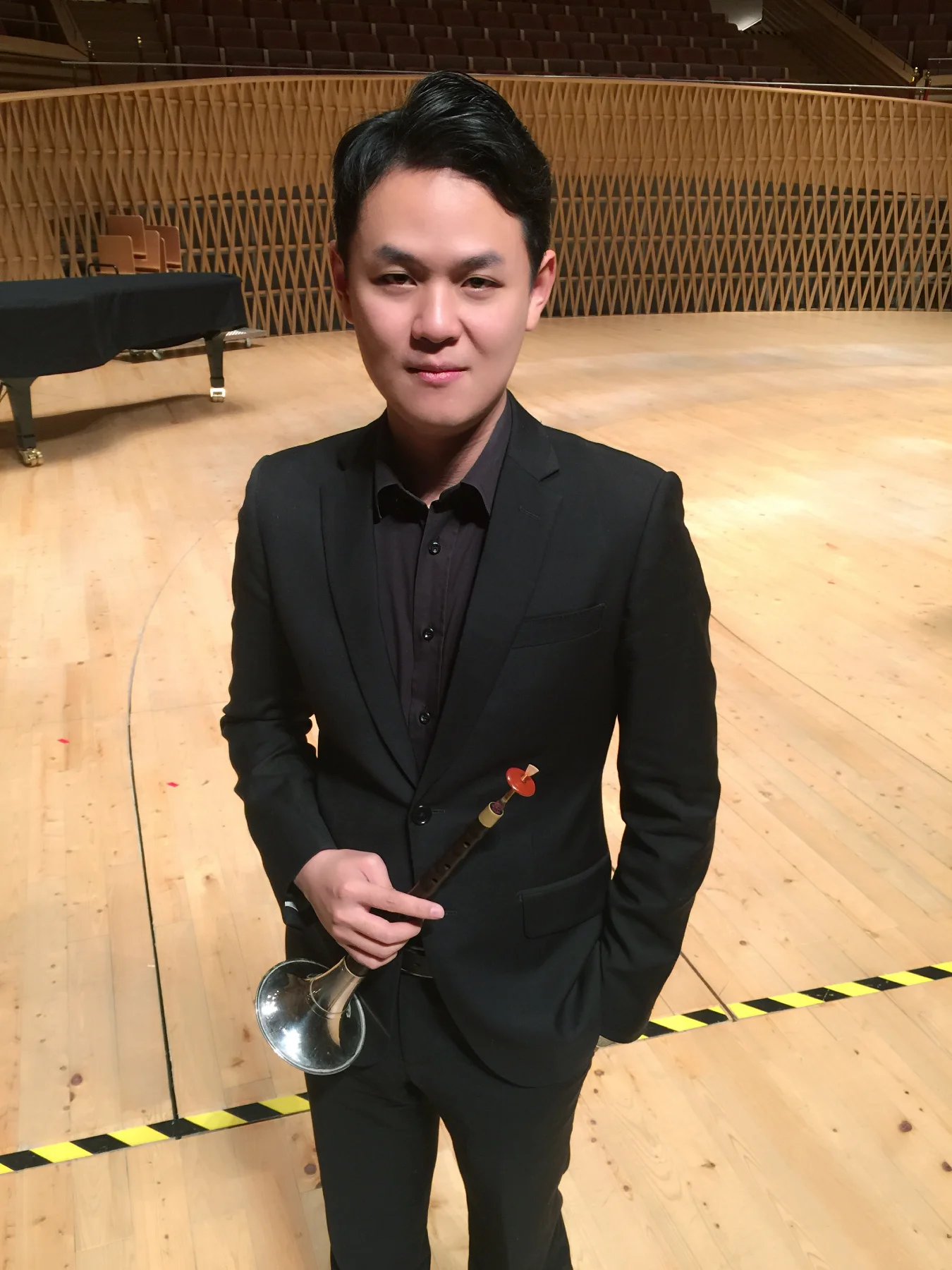 刘存琪 唢呐演奏家。2000年师从南京军区前线歌舞团青年唢呐演奏家隋景宏学习唢呐,在小学期间曾多次获奖,并跟随南京市少年宫赴菲律宾文化交流演出,2005年考入上海音乐学院附中,师从上海音乐学院著名唢呐演奏家刘英教授学习,在校期间学习成绩优秀,并随学校出访澳大利亚墨尔本苏格兰学院交流演出,2011年以专业第一名的成绩考入上海音乐学院,继续跟随刘英教授学习,在校学习成绩优秀,并多次参加上海市及上海音乐学院各项重大演出活动广受好评,并获得上海音乐学院优秀学生干部人民奖学金,上海音乐学院乙等人民奖学金,上海音乐学院三好学生,上海音乐学院优秀毕业生。2013年随中国浙江省歌舞剧院民乐团,全国巡回演出,2014年随中国浙江省歌舞剧院民乐团,参加“浙江民族乐团新年音乐会欧洲巡回演出”。并多次参加浙江民族乐团新年音乐会及元宵音乐会等重大演出。2015年随南京市名族乐团参与《和平颂》全国公祭日活动演出。 曾参加梅拉诺文化演艺公司举办的 【花好月圆 ii 】【国乐盛典春雷动地】、【鹰飞龙腾新年新春】的大型演出活动。