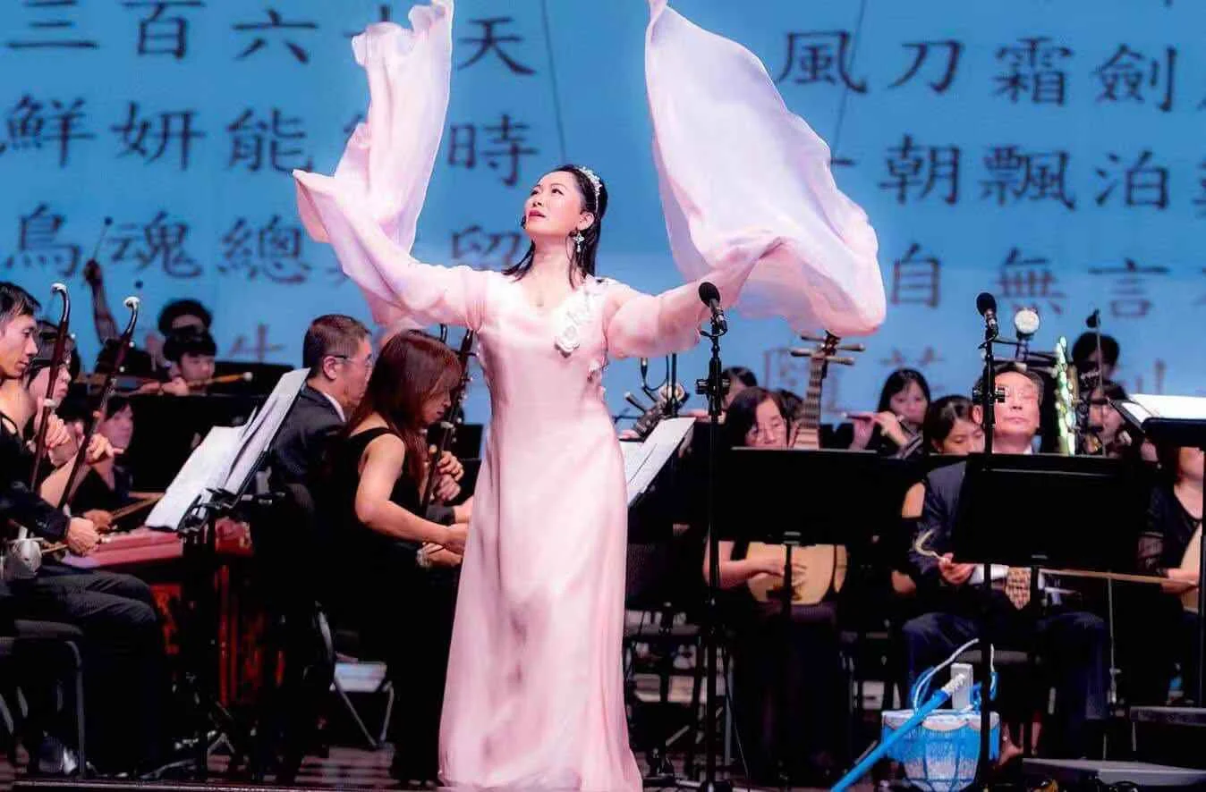 洛杉矶越剧之家:美国洛杉矶越剧之家致力于美中文化的交流,弘扬中华民族文化,展现越剧悠久历史及其独特的艺术魅力。已在民众中受到了极大的欢迎。 为美中所有专业非专业越剧人士提供演出交流平台,越剧之家是爱越人士的家。 (感谢上海越剧院授权演出)