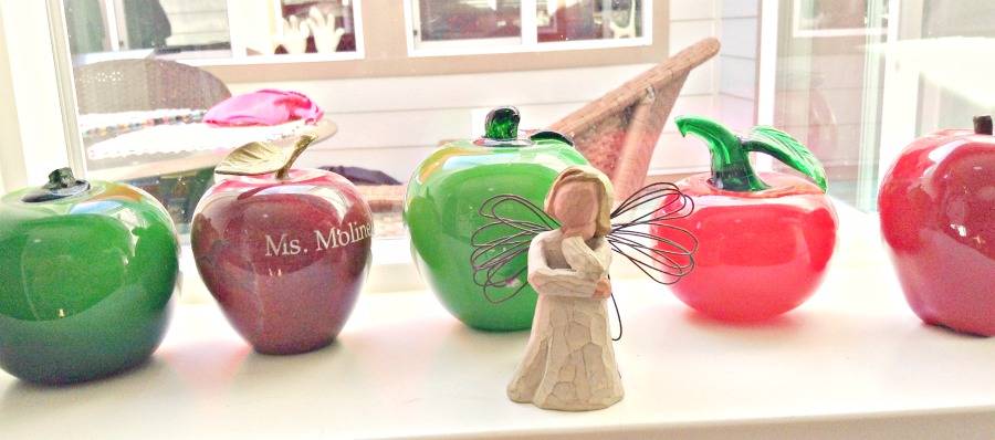 When I was teaching, I collected apples. These glass ones were pretty enough to keep. 