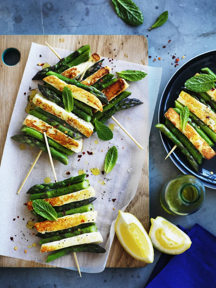 Grilled asparagus and haloumi with mint and lemon
