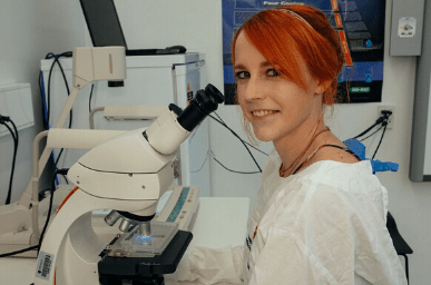 Dr Kelly Brooks