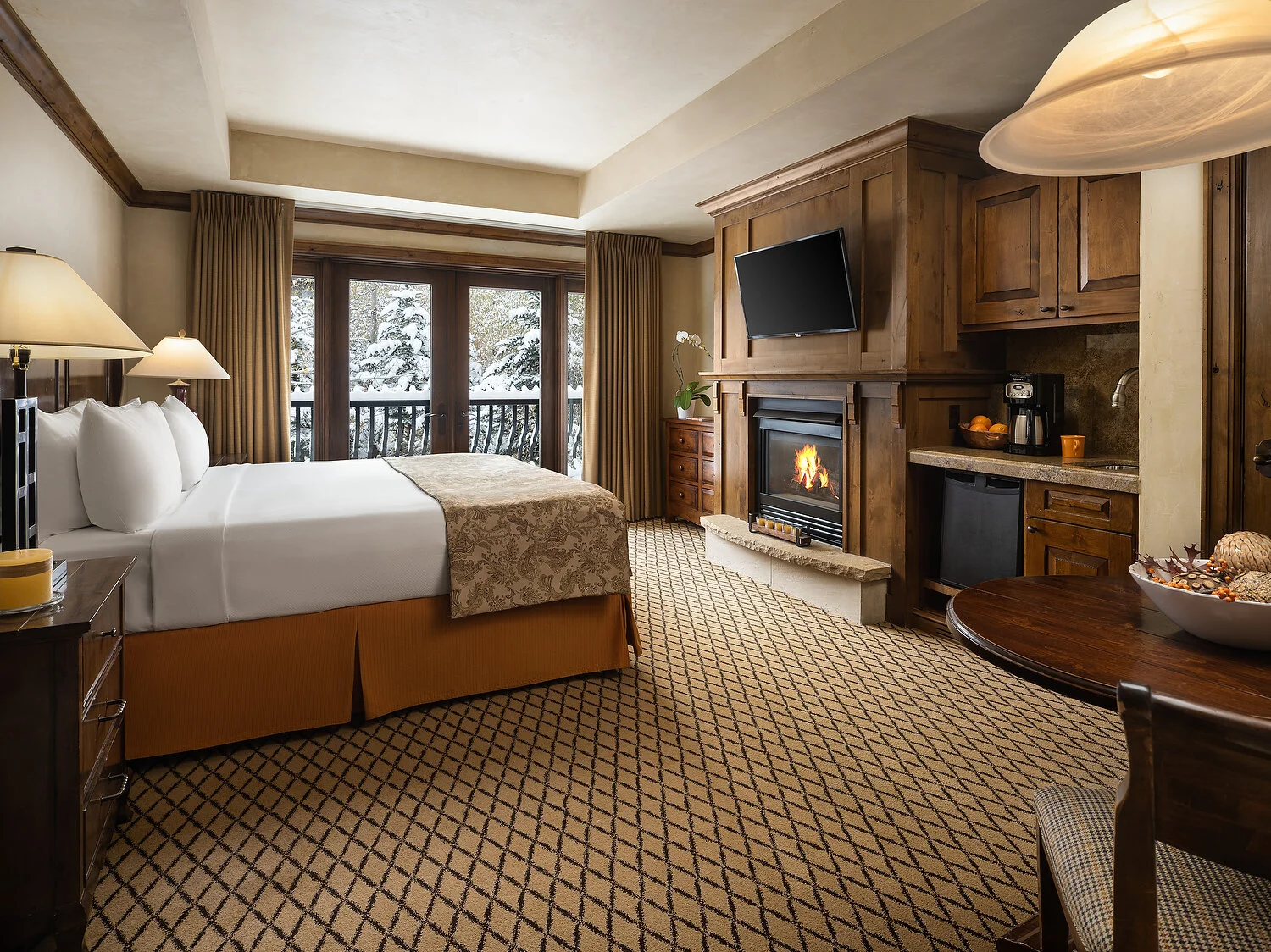 aspen 1 bedroom suite with balcony 21c 25.JPG