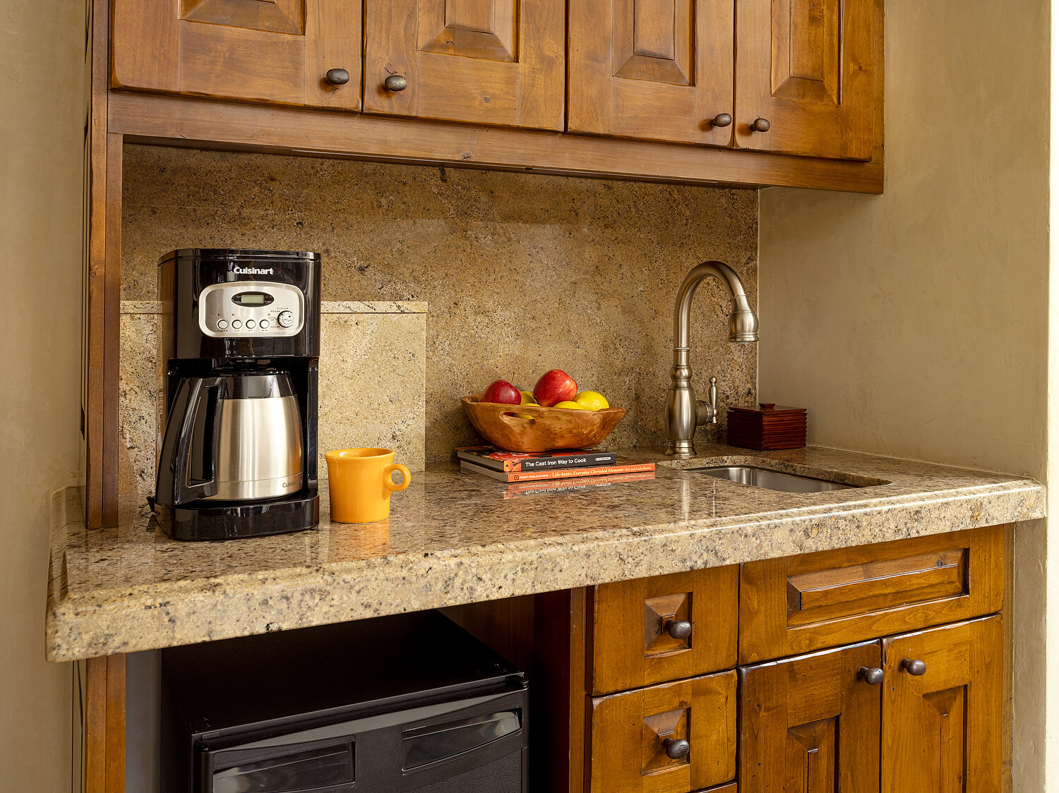 aspen one bedroom kitchenette 6.JPG