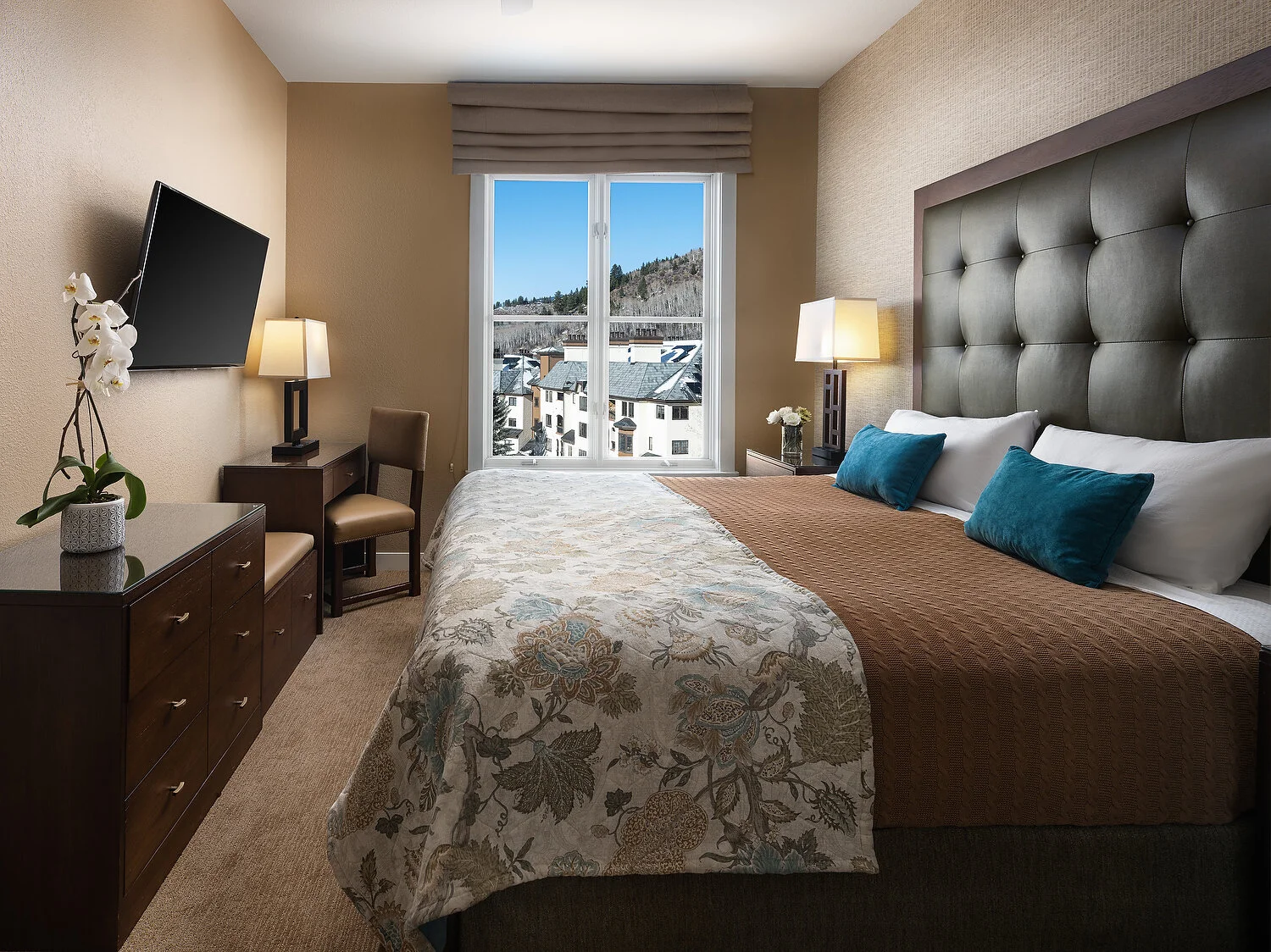 mountain lodge master bedroom 21A.JPG