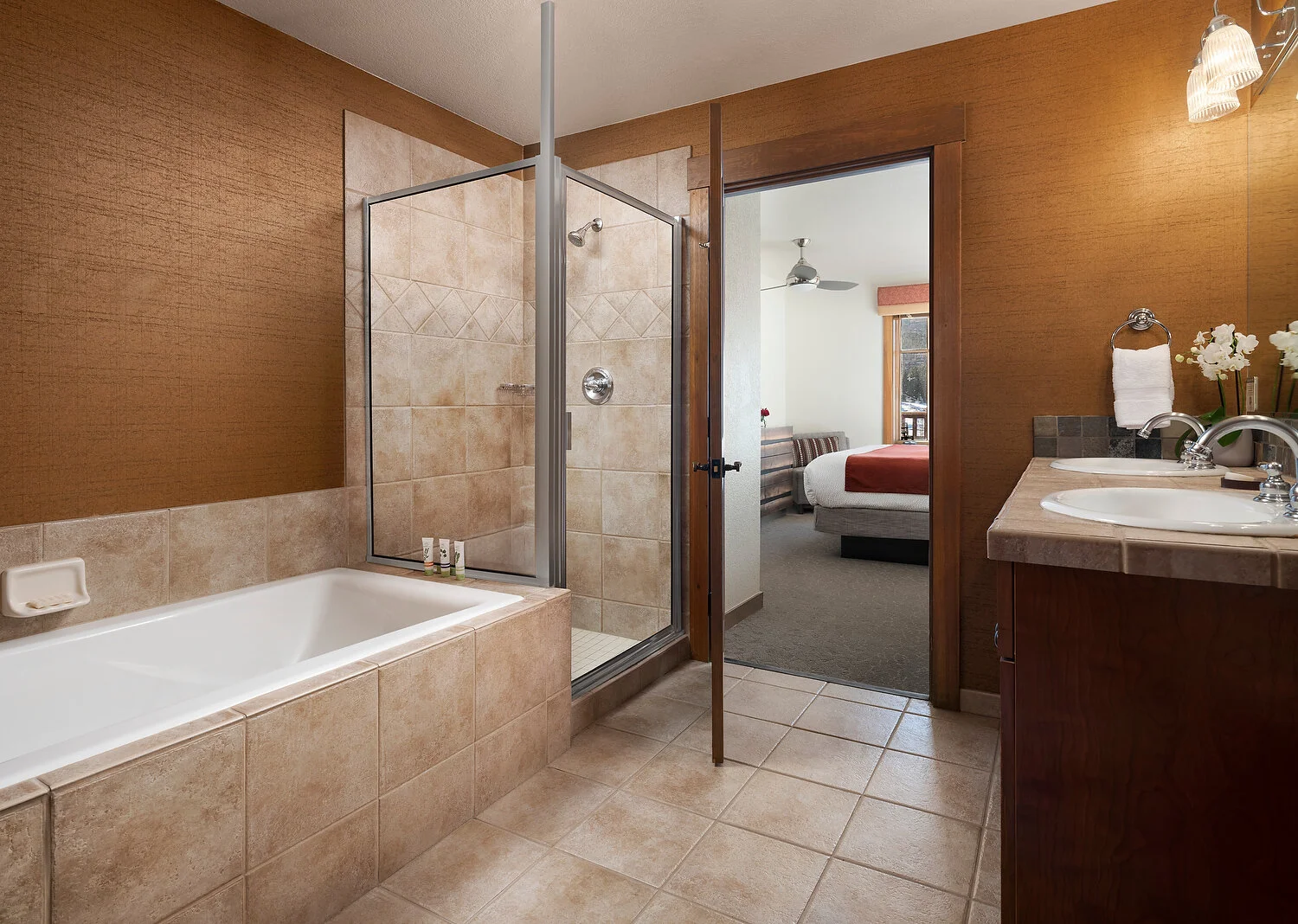 breck suite master bath.JPG