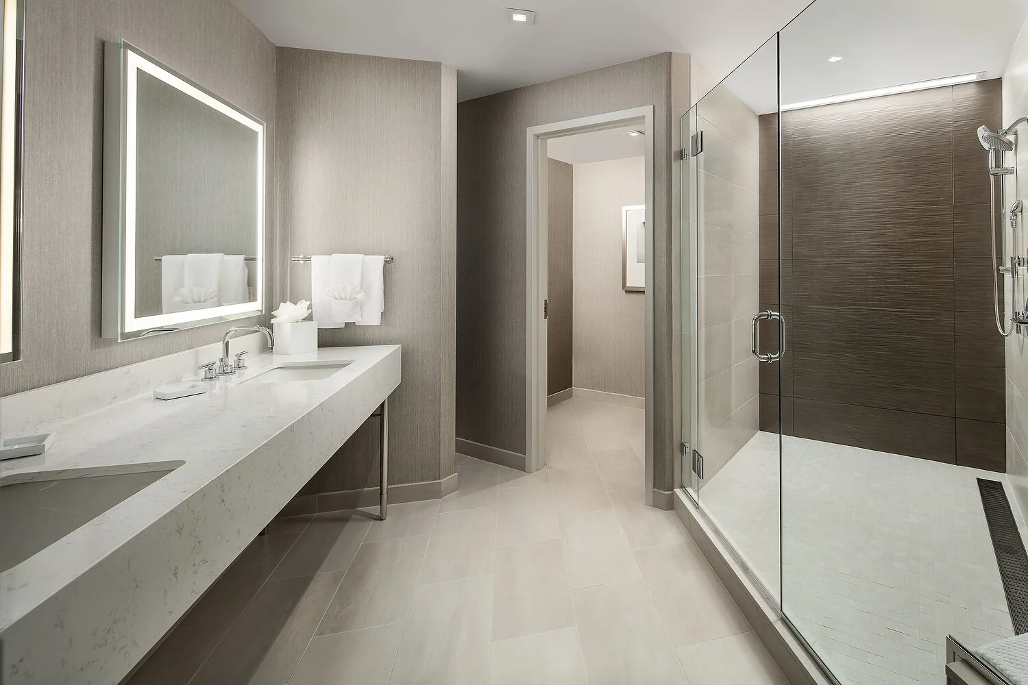 boston 1042 king bathrooom 59.JPG