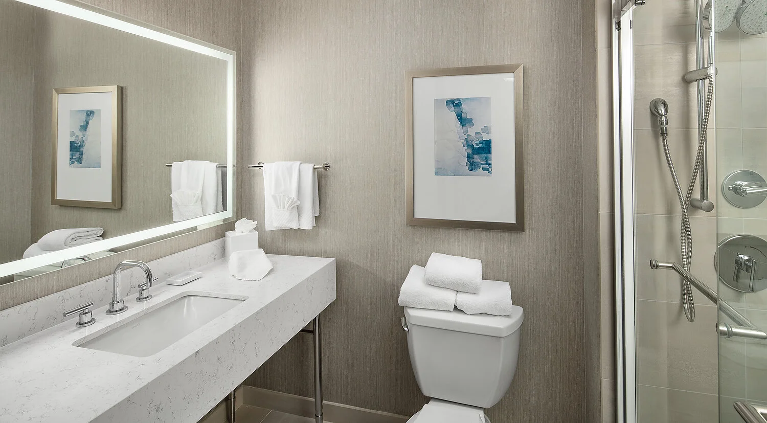 boston 1082 queen bathroom 23.JPG