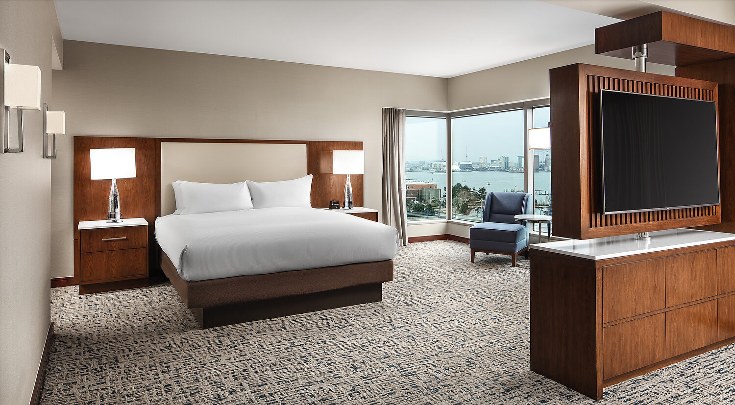 boston hilton room 900 bedroom 32_lights on.JPG