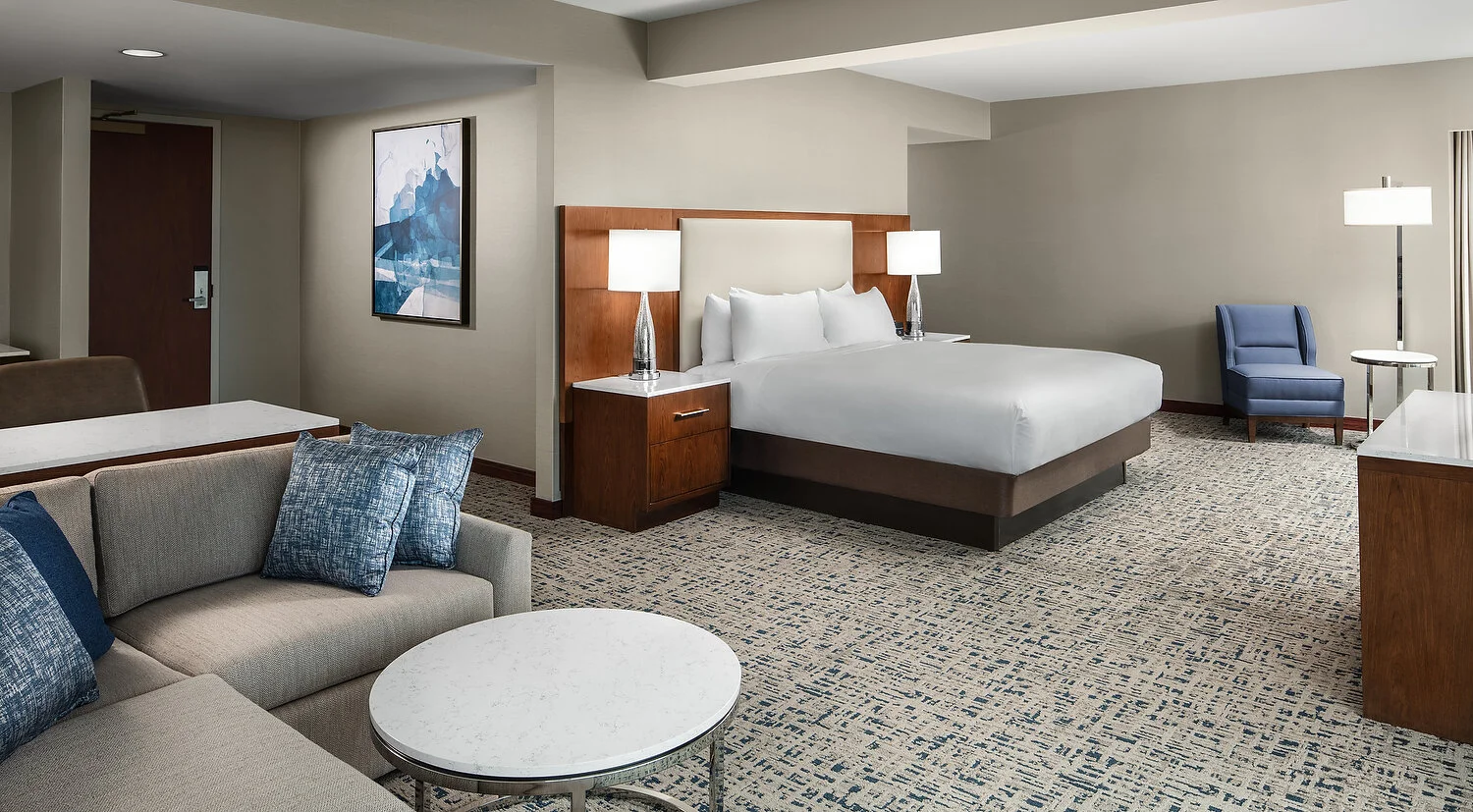 boston hilton room 948 wide bedroom 28.JPG