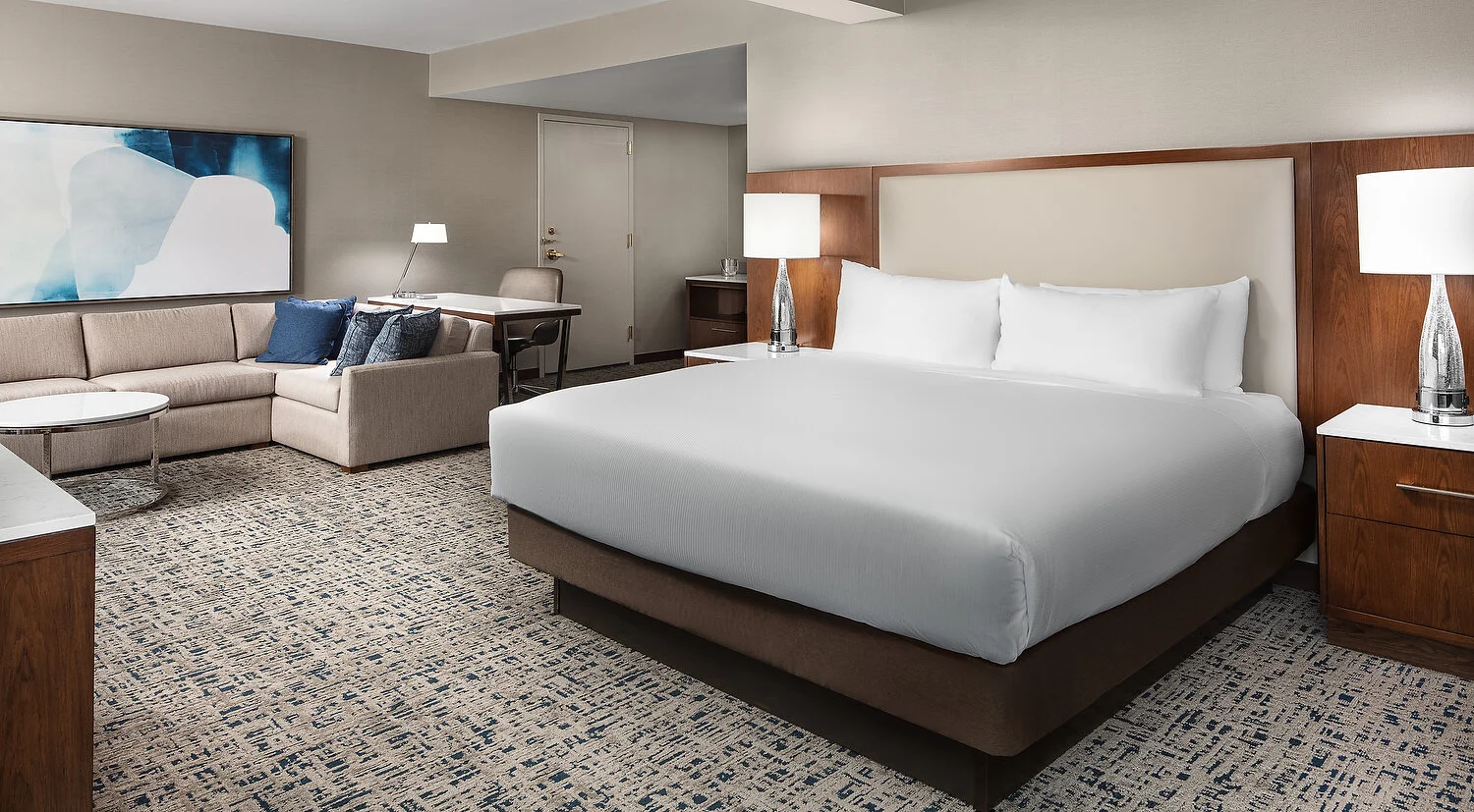 boston hilton room 948 wide bedroom reverse 23.JPG