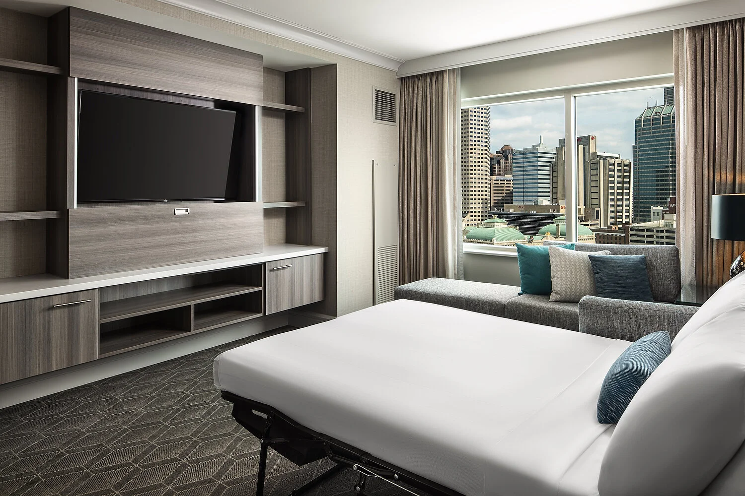 MH_INDCC_presidential_suite_sofa_bed.JPG