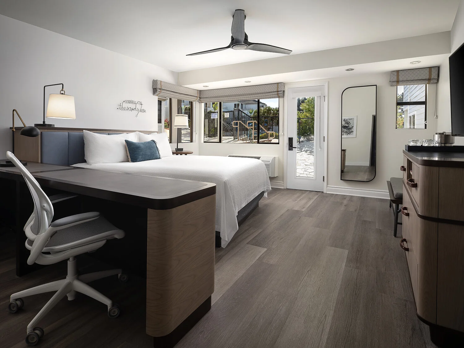 Del Mar king 325 suite(1).JPG