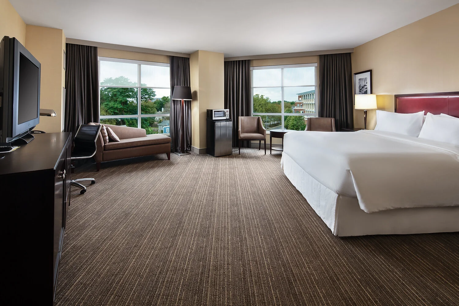 Annapolis_hilton_corner_king_room_524_14.JPG