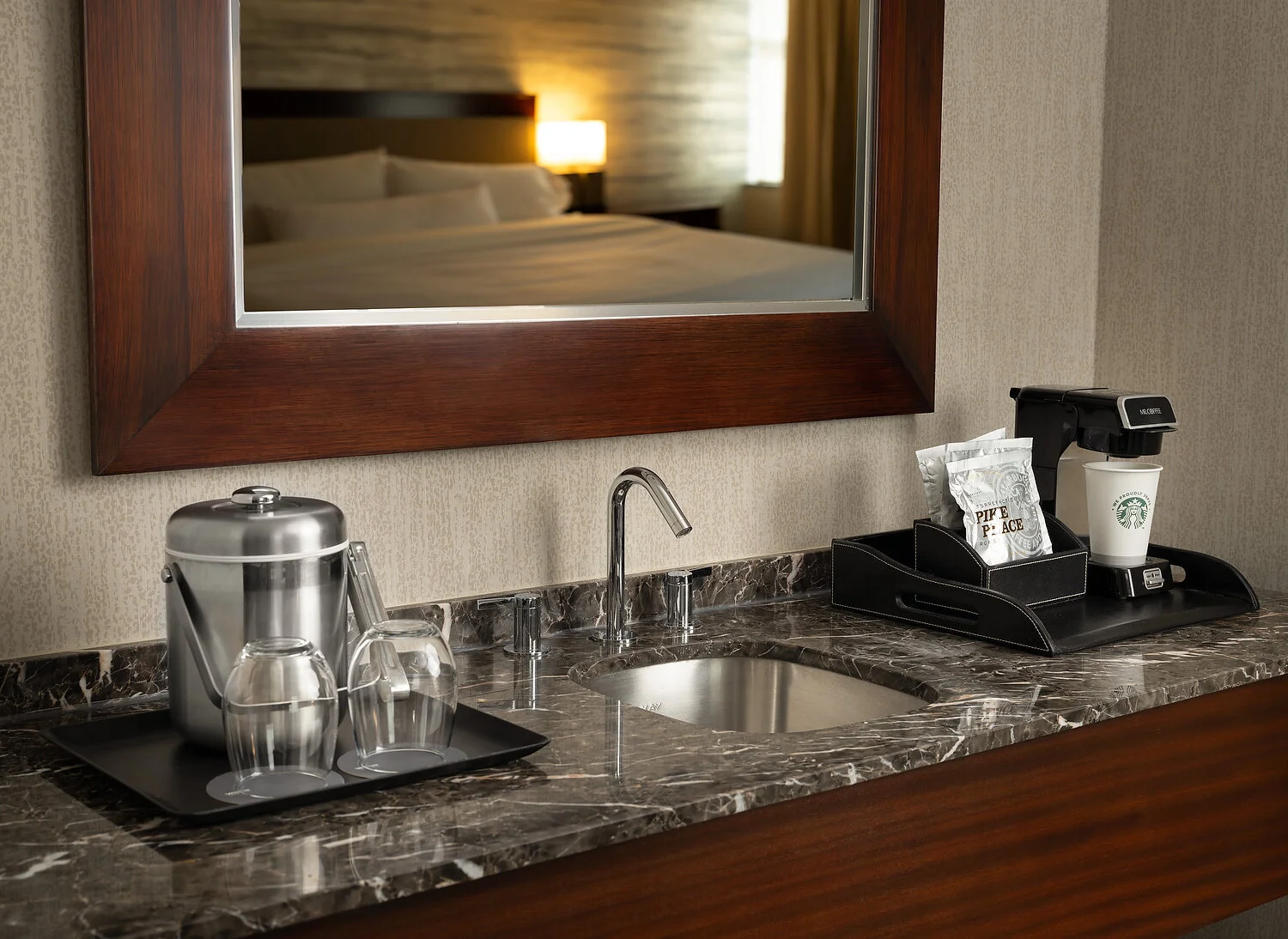 Reston Westin wet bar 116.JPG