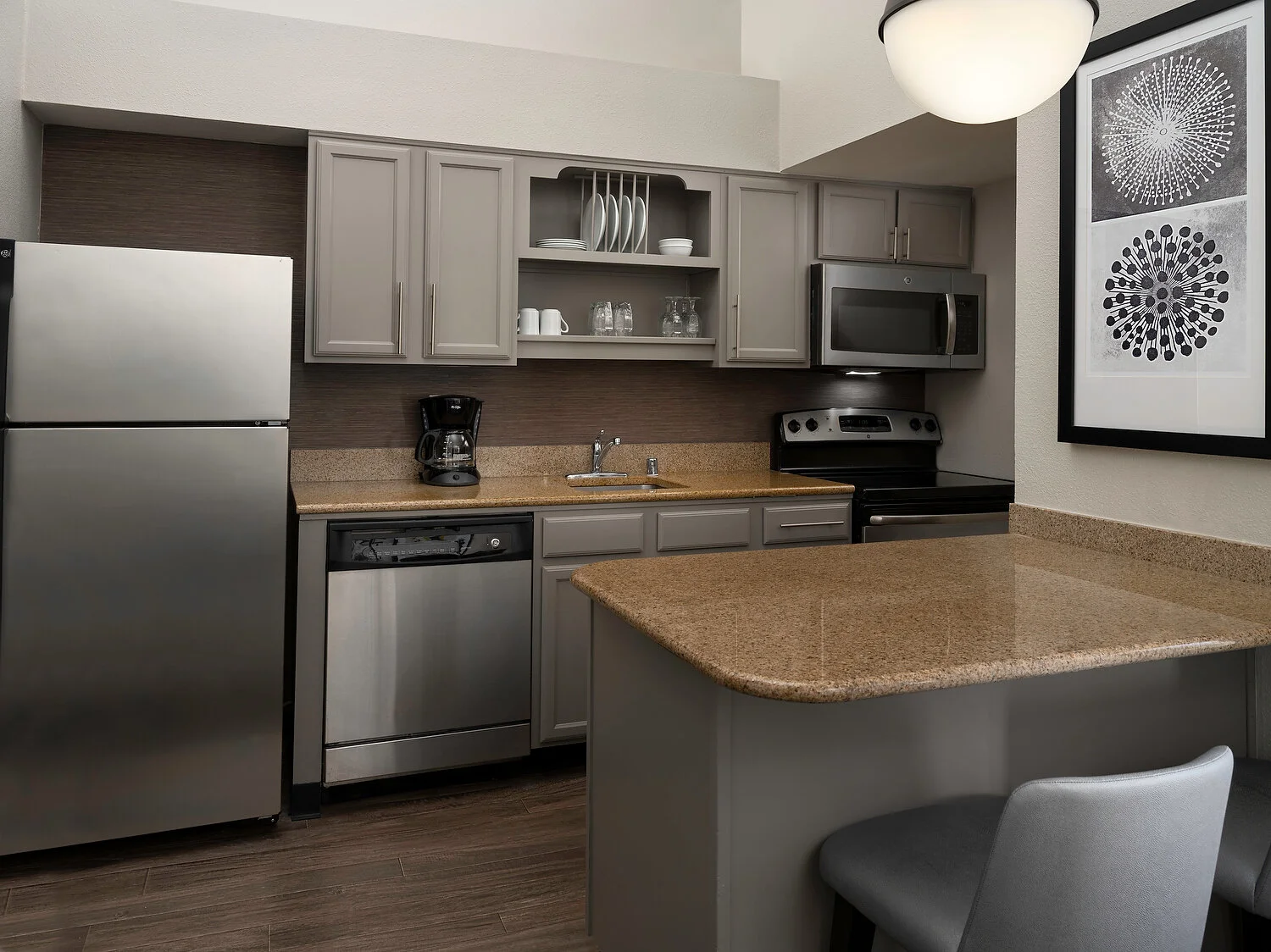 Residence Inn bellvue 2 bedroom suite kitchen435(1)A.JPG